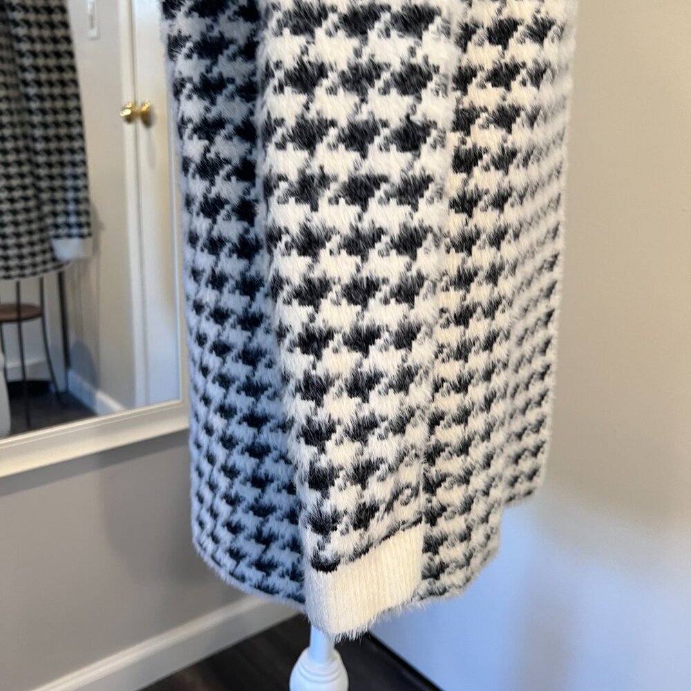 Cyrus Black & Cream Houndstooth Fuzzy Cardigan, Size Small - Picture 10 of 16